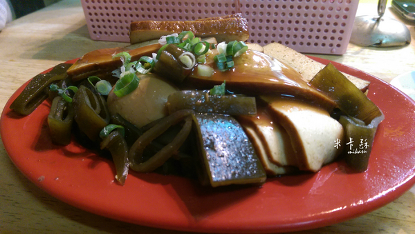 集合點紅燒牛豬肉麵館: 【高雄/食﹡小港】牛、豬肉麵經典作.滷味也不要放過.集合點紅燒牛豬肉麵館