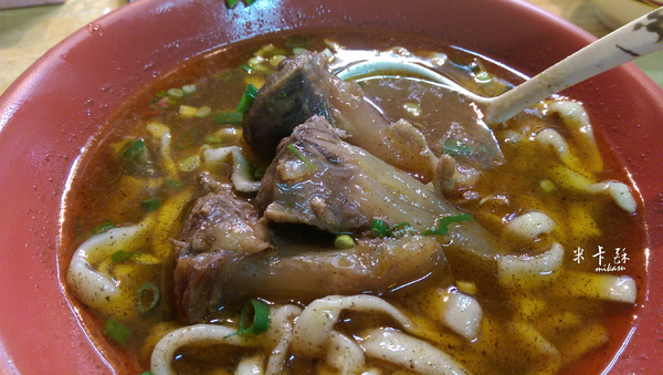 集合點紅燒牛豬肉麵館: 【高雄/食﹡小港】牛、豬肉麵經典作.滷味也不要放過.集合點紅燒牛豬肉麵館