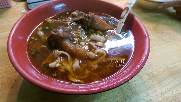 集合點紅燒牛豬肉麵館: 【高雄/食﹡小港】牛、豬肉麵經典作.滷味也不要放過.集合點紅燒牛豬肉麵館