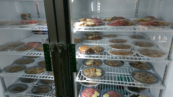 集合點紅燒牛豬肉麵館: 【高雄/食﹡小港】牛、豬肉麵經典作.滷味也不要放過.集合點紅燒牛豬肉麵館