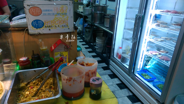 集合點紅燒牛豬肉麵館: 【高雄/食﹡小港】牛、豬肉麵經典作.滷味也不要放過.集合點紅燒牛豬肉麵館