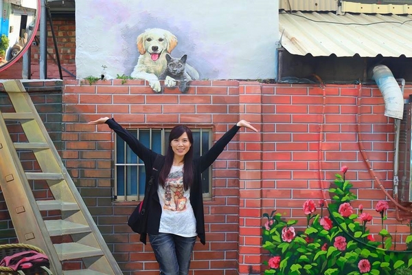 忠權彩繪社區(狗狗立體彩繪)：【彰化景點】忠權彩繪社區~讓人融化的最新3D彩繪景點，全台第一個愛犬元氣站，看超級吸睛搶戲的汪星人狗狗總動員，超萌裝置強勢啟動溫暖貼近你的心