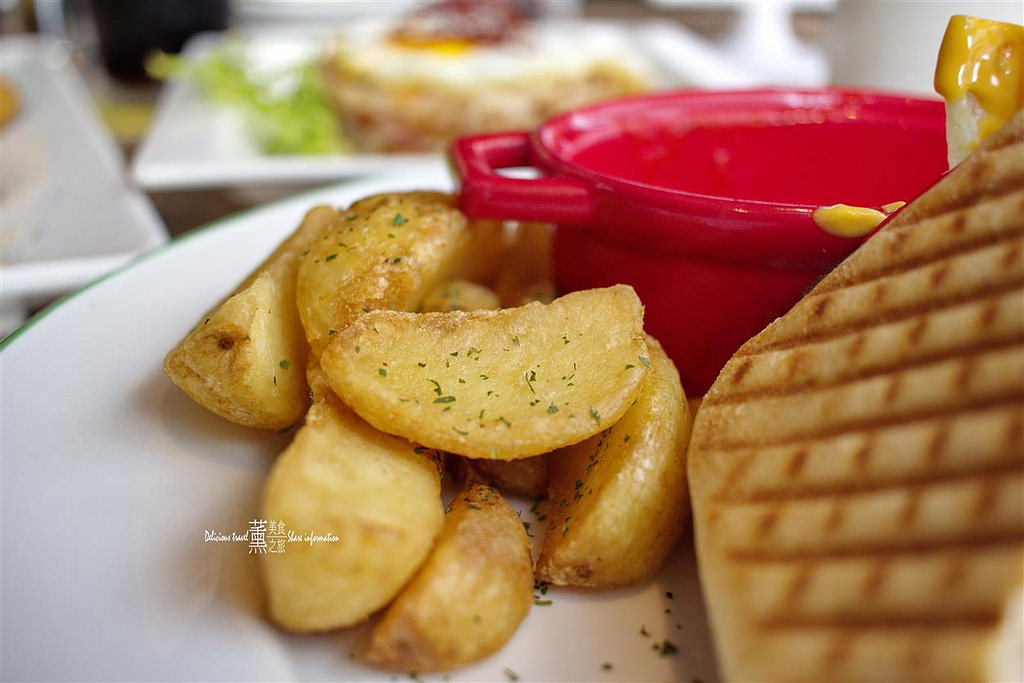 DEN nice meal + bar.小餐館