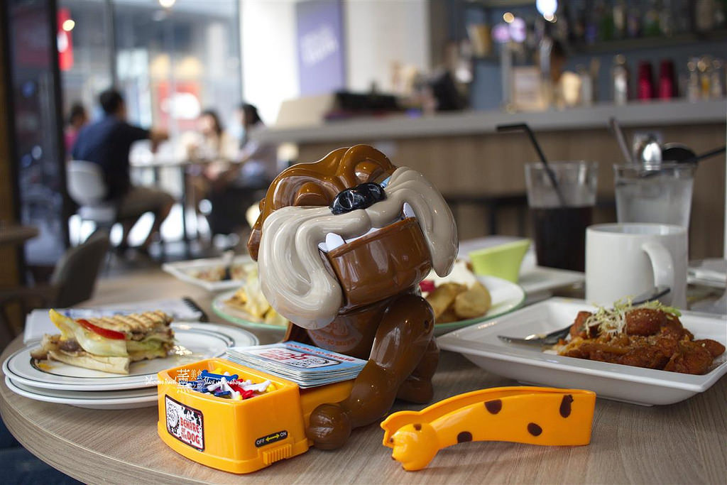 DEN nice meal + bar.小餐館