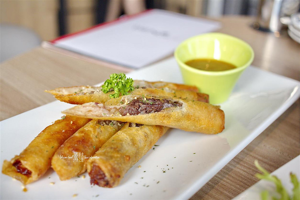 DEN nice meal + bar.小餐館