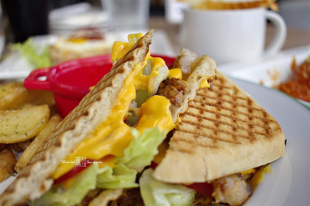 DEN nice meal + bar.小餐館