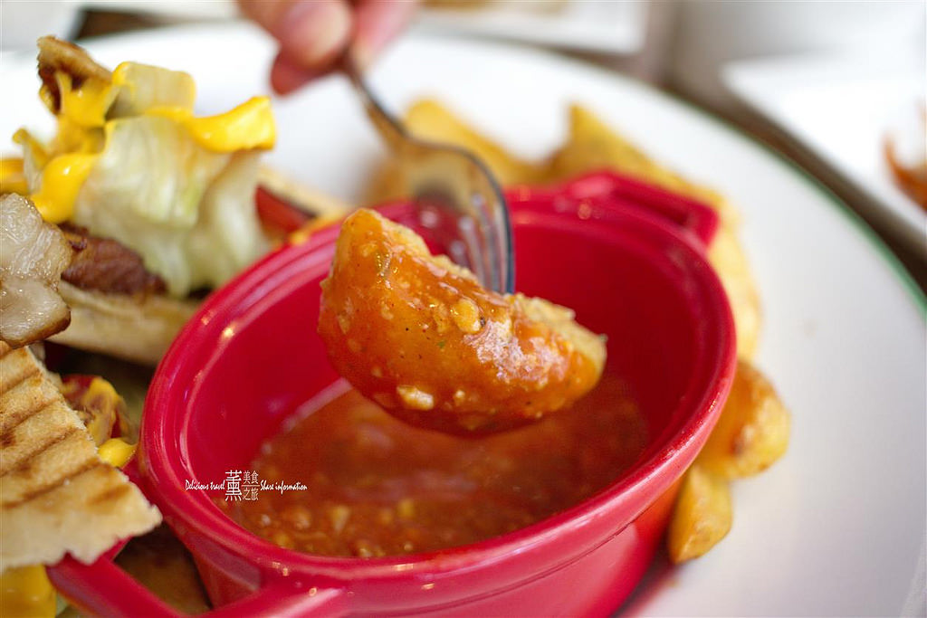 DEN nice meal + bar.小餐館