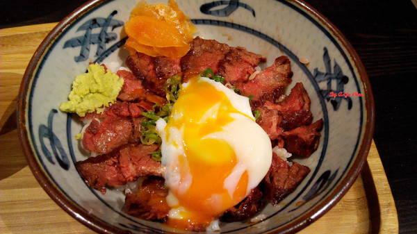 山代目酒藏:【臺南Ω中西區】山代目酒藏。來居酒屋就是要享用新鮮刺身、道地串烤和用料滿滿的丼飯呀!