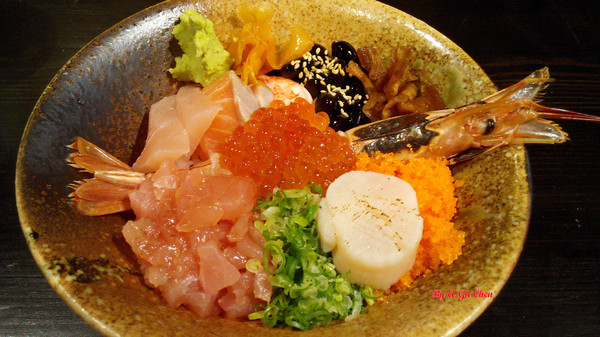 山代目酒藏:【臺南Ω中西區】山代目酒藏。來居酒屋就是要享用新鮮刺身、道地串烤和用料滿滿的丼飯呀!