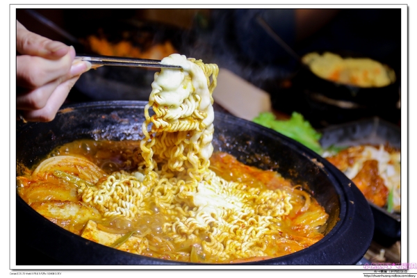 K-BOOM K棒韓式料理:【聚餐推薦】☼K-BOOM K棒韓式料理☼桃園中壢車站/韓式燒肉/點滴飲料/彩虹雪冰/起司脆薯炸雞/去骨豬肋排燒肉/薄鹽豬五花/六人套餐