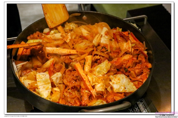 K-BOOM K棒韓式料理:【聚餐推薦】☼K-BOOM K棒韓式料理☼桃園中壢車站/韓式燒肉/點滴飲料/彩虹雪冰/起司脆薯炸雞/去骨豬肋排燒肉/薄鹽豬五花/六人套餐