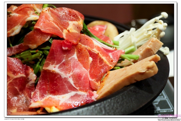 K-BOOM K棒韓式料理:【聚餐推薦】☼K-BOOM K棒韓式料理☼桃園中壢車站/韓式燒肉/點滴飲料/彩虹雪冰/起司脆薯炸雞/去骨豬肋排燒肉/薄鹽豬五花/六人套餐