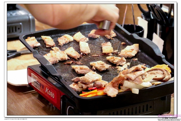 K-BOOM K棒韓式料理:【聚餐推薦】☼K-BOOM K棒韓式料理☼桃園中壢車站/韓式燒肉/點滴飲料/彩虹雪冰/起司脆薯炸雞/去骨豬肋排燒肉/薄鹽豬五花/六人套餐