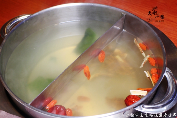 大岡一番:蘆洲火鍋『大剛一番』平價涮涮鍋150元起/副餐吃到飽/個人鴛鴦鍋風味湯免加價