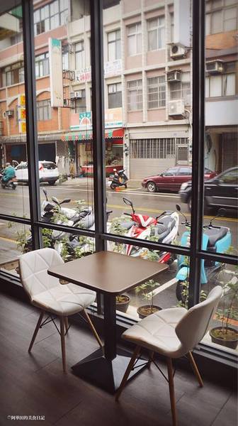 Ning Caf'e檸·咖啡:【苗栗頭份】想要安靜又舒適的品嘗咖啡和用餐嗎?那你絕對不能錯過Ning Caf'e檸·咖啡