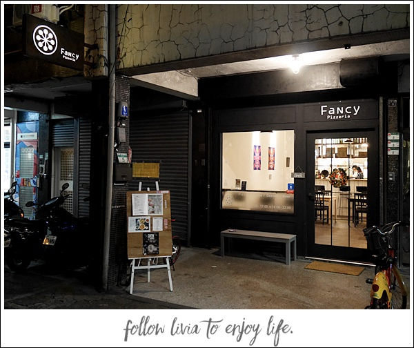 1215-Fancy pizzeria