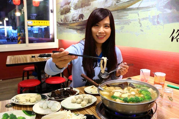 山羊城全羊館羊肉爐(三重重陽店)：【新北市三重美食】三重山羊城全羊館羊肉爐~天氣轉涼了來吃熱騰騰羊肉爐暖暖身子吧