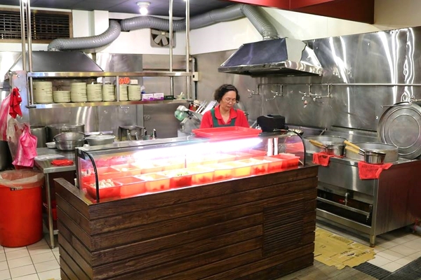 山羊城全羊館羊肉爐(三重重陽店)：【新北市三重美食】三重山羊城全羊館羊肉爐~天氣轉涼了來吃熱騰騰羊肉爐暖暖身子吧