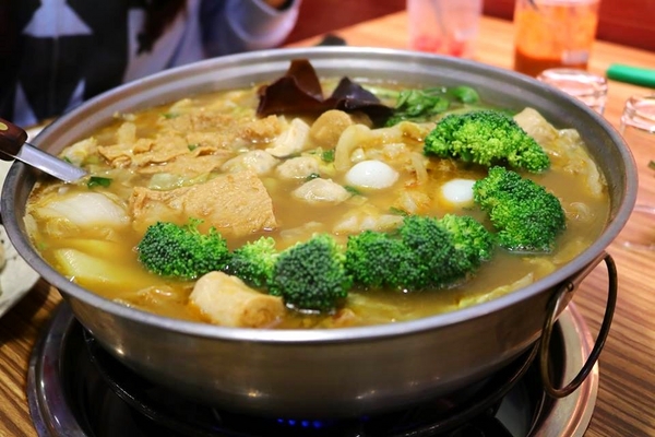 山羊城全羊館羊肉爐(三重重陽店)：【新北市三重美食】三重山羊城全羊館羊肉爐~天氣轉涼了來吃熱騰騰羊肉爐暖暖身子吧