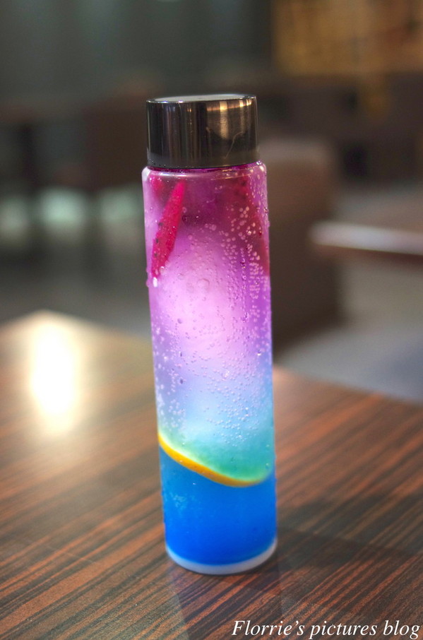 杯沿溫度咖啡(基隆分店):基隆美食~杯沿溫度咖啡 Hand temperature CAFE~來瓶超美的漸層飲料,享受悠閒的下午茶時光