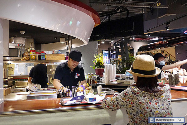 Captain Lobster:◆台北信義【Captain Lobster】產地直送加拿大龍蝦堡。北海道松葉蟹腳堡。捷運市政府站美食。新光三越信義新天地A11美食。愛評體驗團