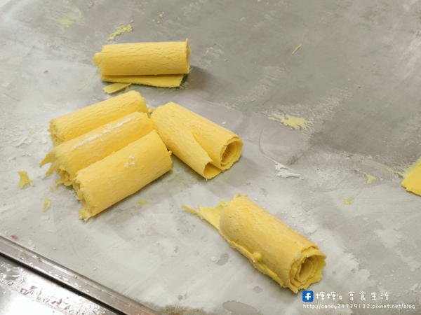 貝爾倫炒凍捲 炒冰捲 炒冰淇淋：〖台中│美食〗貝爾倫炒凍捲 炒冰捲 炒冰淇淋 ❤ 逢甲夜市今夏必吃消暑聖品~以牛奶冰淇淋為基底，添加新鮮水果、餅乾入料，現炒出一捲又一捲美味的冰淇淋!!