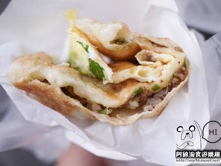 【桃園小吃】高雄蔥油餅-包肉蔥油餅趁熱吃.合作金庫/蔥油餅/巷弄美食