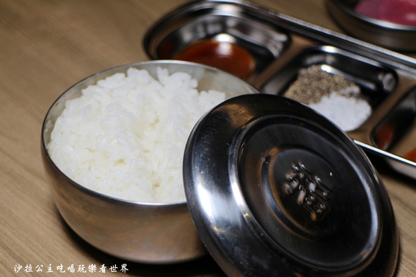 台韓民國 韓式燒肉：東區燒烤『台韓民國韓式燒肉』小菜無限/西瓜調酒必點/忠孝敦化捷運站