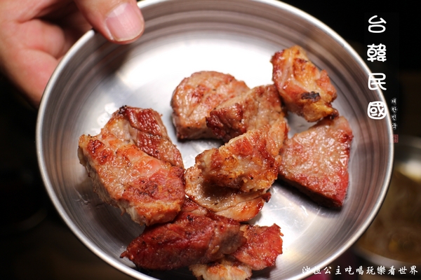 台韓民國 韓式燒肉：東區燒烤『台韓民國韓式燒肉』小菜無限/西瓜調酒必點/忠孝敦化捷運站