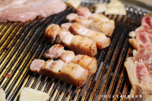 台韓民國 韓式燒肉：東區燒烤『台韓民國韓式燒肉』小菜無限/西瓜調酒必點/忠孝敦化捷運站