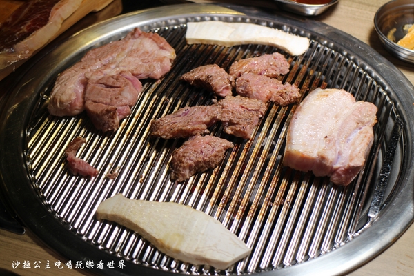 台韓民國 韓式燒肉：東區燒烤『台韓民國韓式燒肉』小菜無限/西瓜調酒必點/忠孝敦化捷運站