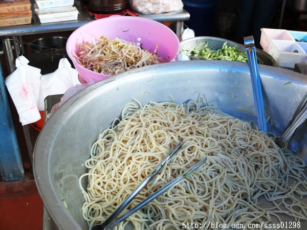 王家涼麵：【美食特搜。屏東市】王家涼麵。榜上有名在地人早餐 醬多清爽 麵Q有勁 還有免費味噌湯喝到飽