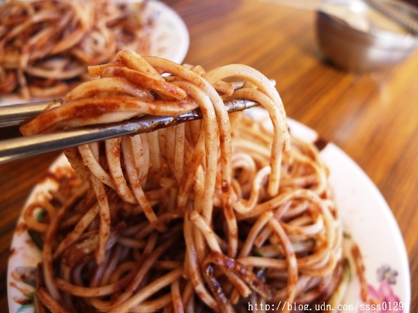 王家涼麵：【美食特搜。屏東市】王家涼麵。榜上有名在地人早餐 醬多清爽 麵Q有勁 還有免費味噌湯喝到飽