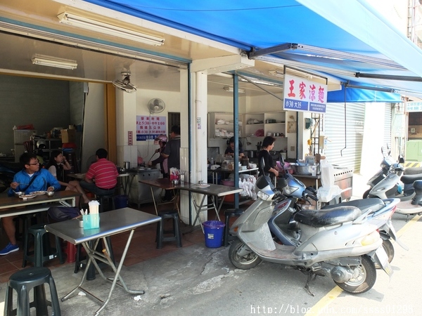 王家涼麵：【美食特搜。屏東市】王家涼麵。榜上有名在地人早餐 醬多清爽 麵Q有勁 還有免費味噌湯喝到飽