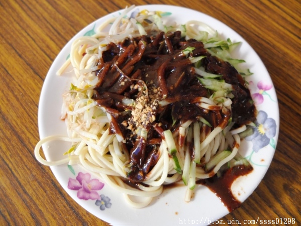 王家涼麵：【美食特搜。屏東市】王家涼麵。榜上有名在地人早餐 醬多清爽 麵Q有勁 還有免費味噌湯喝到飽