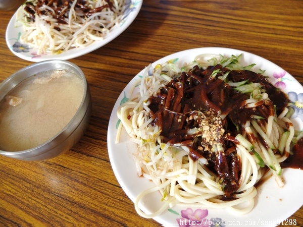 王家涼麵：【美食特搜。屏東市】王家涼麵。榜上有名在地人早餐 醬多清爽 麵Q有勁 還有免費味噌湯喝到飽