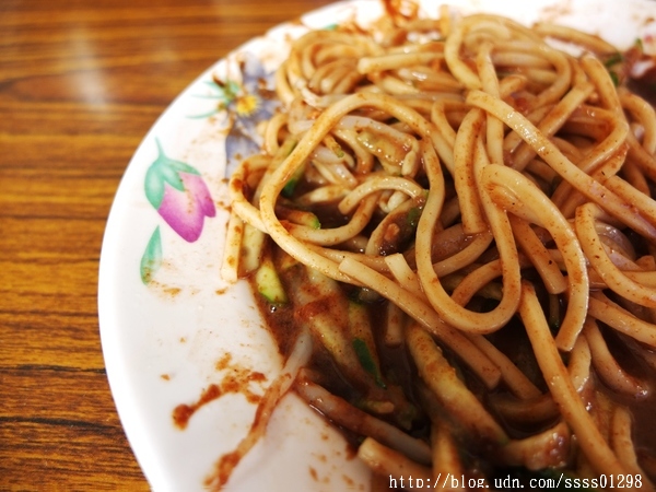 王家涼麵：【美食特搜。屏東市】王家涼麵。榜上有名在地人早餐 醬多清爽 麵Q有勁 還有免費味噌湯喝到飽