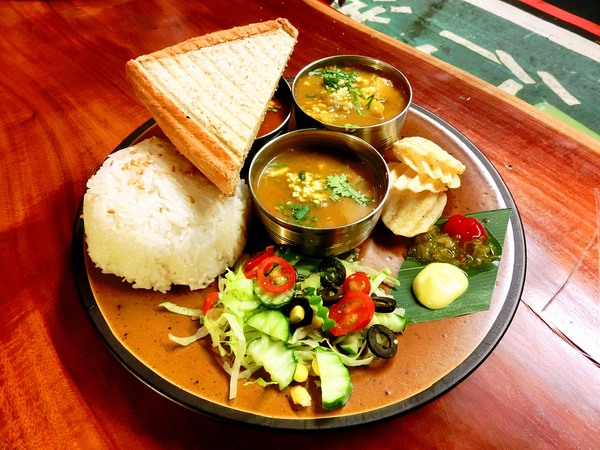 3 Idiots Toast& Curry：3 Idiots Toast& Curry