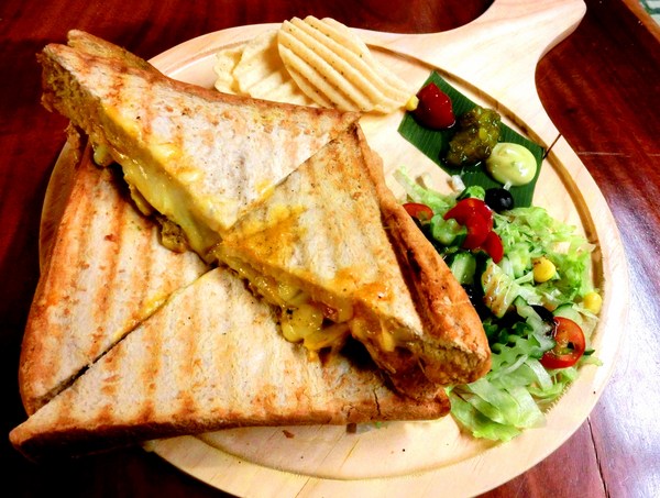 3 Idiots Toast& Curry：3 Idiots Toast& Curry