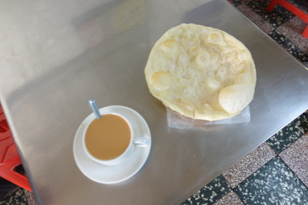 清真小吃店:(胖樺食記)捷運南勢角站推薦緬甸奶茶及烤餅「清真小吃店」/華新街推薦早茶/興南夜市