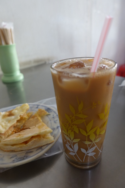 清真小吃店:(胖樺食記)捷運南勢角站推薦緬甸奶茶及烤餅「清真小吃店」/華新街推薦早茶/興南夜市