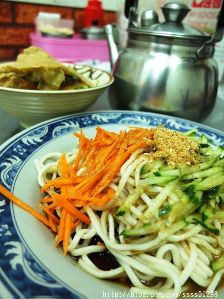 錦衣味-台北甜不辣：【美食特搜。高雄新興區】錦衣味(原台北甜不辣)。原宿玉竹商圈美食 甜不辣 涼麵 逛街族吃這一味