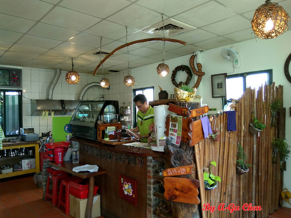 魔法森林：【臺南Ω安定區】魔法森林。彷彿置身在山林祕境中享用美食