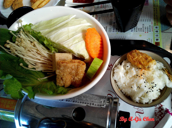 魔法森林：【臺南Ω安定區】魔法森林。彷彿置身在山林祕境中享用美食