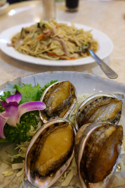 小漁村平價海鮮:(胖樺食記)龜吼漁港「小漁村平價海鮮」,秋蟹正肥美必要存錢來吃/萬里蟹/花蟹/石門洞