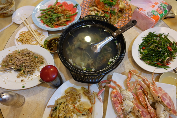 小漁村平價海鮮:(胖樺食記)龜吼漁港「小漁村平價海鮮」,秋蟹正肥美必要存錢來吃/萬里蟹/花蟹/石門洞