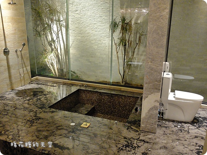 00芭房間浴室2.JPG