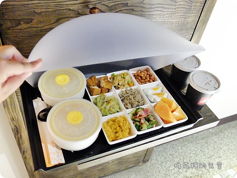 00芭房間早餐2.JPG