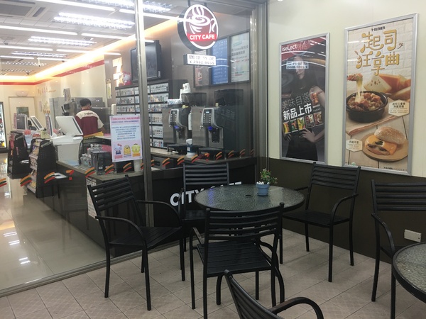 7-11 統一超商：[捷運板橋站-漢東店] 小七生活真的好便利的好鄰居*無時無刻都忘不了它的存在！