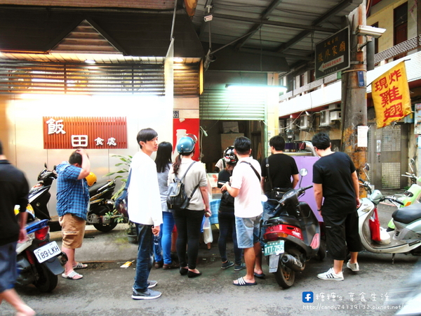 現炸雞翅:〖台中│美食〗西安街現炸雞翅 ❤ 逢甲巷弄排隊美食,現炸雞翅香噴噴出爐,外皮香脆,肉質軟嫩多汁,雞腿、雞翅、雞塊都不錯!!